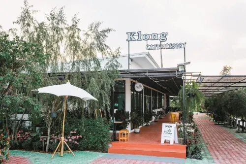 Klong Cafe & Resort Hotels in Thanyaburi District