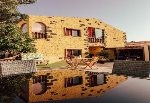 2. 로스 아미고 호..