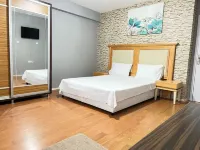 City Blue Hotel Отели рядом с достопримечательностью «Firat University Faculty of Education»