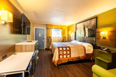 Super 8 by Wyndham Cincinnati/Springdale Oh Hotels near Morris Outlet