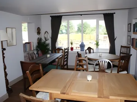 The Sun Inn Отели в г. Уитчерч