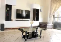 Cozy 3 Bed Duplex ,sleeps 6 With Double Bathroom - Lejligheder