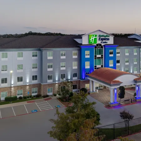 Holiday Inn Express & Suites DALLAS W - I-30 COCKRELL HILL by IHG