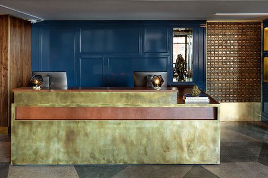 더 레볼루션 호텔