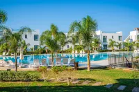 Charming and beautifully furnished apartment with direct poolside access