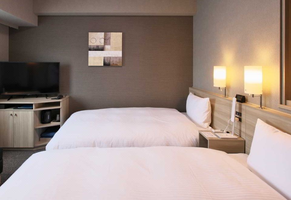 Hotel Route-Inn Hiratsuka Station North 모던한 객실 내부