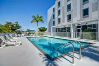 Hampton Inn & Suites Sarasota/Bradenton-Airport - Rooftop Pools