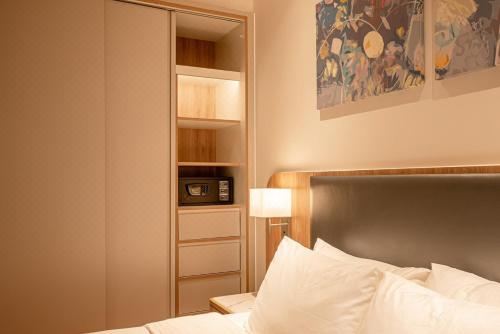 Luxury 3BR 6BR D1mension & Zenity in District 1 FreePoolSaunaGym_5