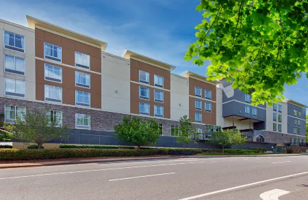 Homewood Suites by Hilton Atlanta/Perimeter Center Отели рядом с достопримечательностью «Azalea Park Boardwalk, Roswell»