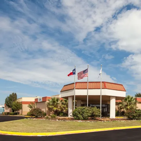 Days Inn by Wyndham Sherman