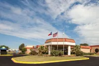 Days Inn by Wyndham Sherman Hotels in Sherman
