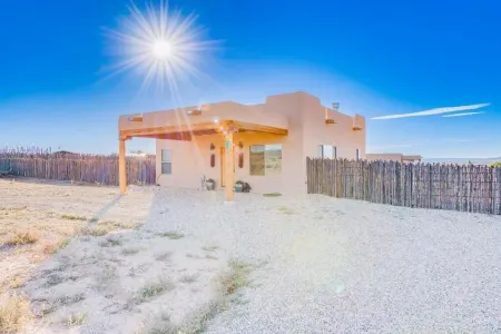 Charming free standing Casita in Taos, NM