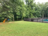 Cozy Creek Cabin: 1-Bedroom Cabin next to Pipestem Resort Hotels in Bluestone River