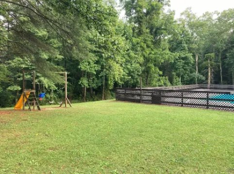 Cozy Creek Cabin: 1-Bedroom Cabin next to Pipestem Resort
