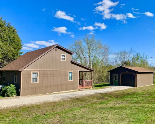 Fishing & Boating 3 Bed/2 Bath Cozy Cabin at Mark Twain Lake! Hotels in Ralls County