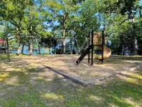 Steps to the water at Bull Shoals Lake!