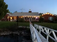 Gorgeous LUXE Lodge 80 Acres cattle Ranch pond Views Close Nat Parks Ski McPhee