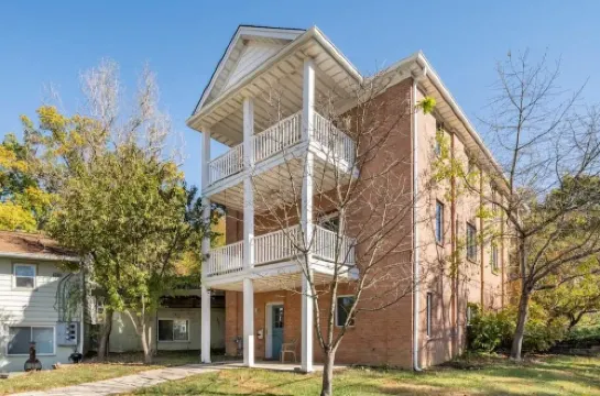 Spacious 4BR home; 5 min walk to downtown Milford!