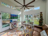 The Lake House, Pond, 3 Min to Lake, Pets Ok