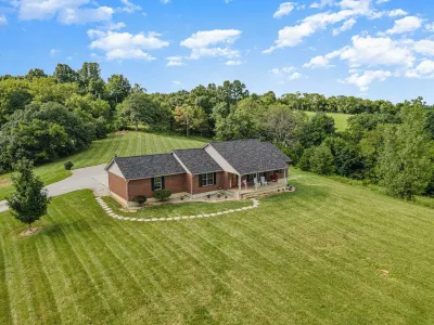 Close to the Ark! Incredible views on 10 private acres w/ firepits!