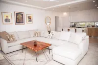 5 star Beachside Home Next to Everything! Patio/Wifi/TVs Hotel a Lauderdale-by-the-Sea