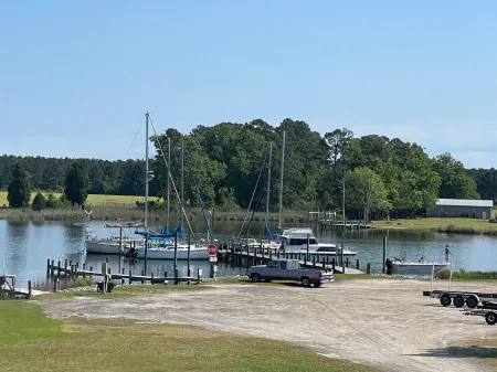A fisherman's dream destination & getaway at a Peaceful Family Friendly Marina