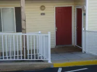 Updated Lakefront Walk-in Unit, 2 Pools, Beach, Deck