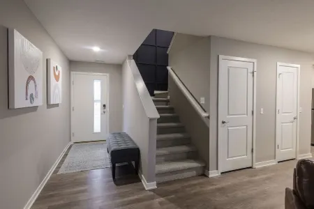 West Omaha Getaway, blocks from Village Pointe Plaza