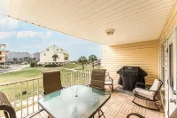 Seacliffs Gulf Views 3/3.5 Dog Friendly/Steps to beach/ Elevator - SPECIALS!
