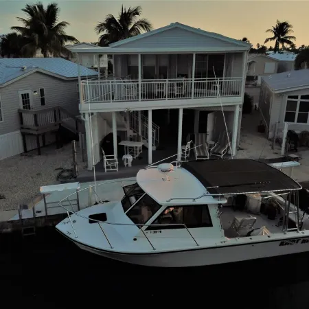 Beautiful Ocean view with 35' private seawall, 80' Heated Pool, Hottub