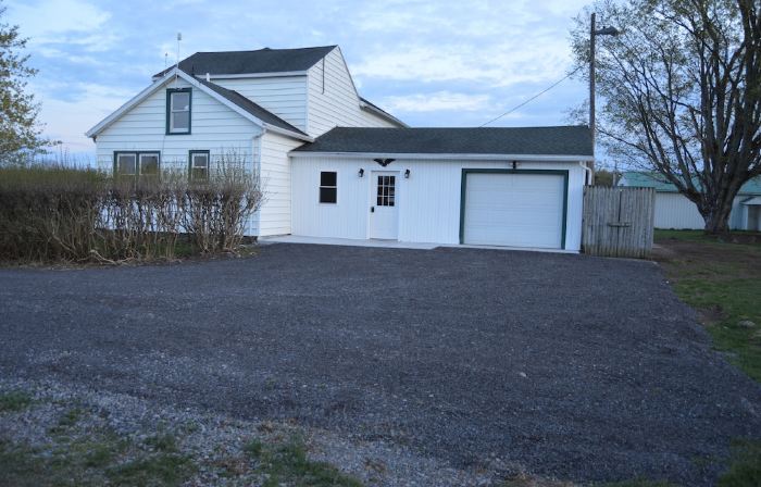 Apple View- Quiet, handicap accessible country home with a hot tub!
