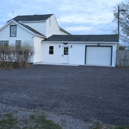 Apple View- Quiet, handicap accessible country home with a hot tub! Hotels in Wayne County