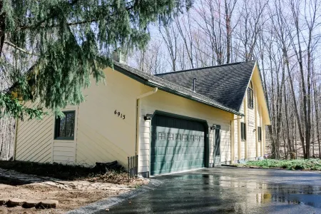 Secluded 3 Br Luxury Chalet!