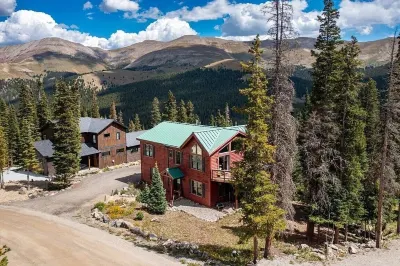 Beautiful home in Blue River steps away from Quandry Peak and Breckenridge Hotels near Quandary Peak Trailhead