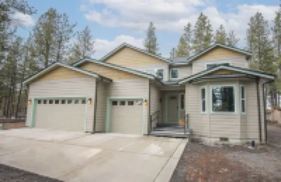 Spacious 7 bedroom, 4.5 bathroom, 5-7 minutes to downtown