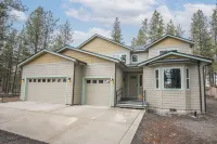 Spacious 7 bedroom, 4.5 bathroom, 5-7 minutes to downtown