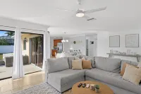 Hot Tub/ King Bed - Cozy Home in Cape Coral!