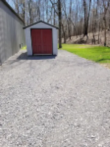 Very nice house in a quite peaceful area 2 mins from the water