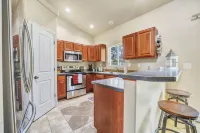 Stunning NEW 4 bed 3 bath home, Spacious and clean