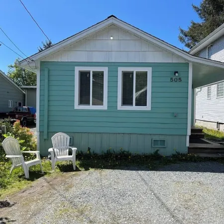 Cozy Downtown Sitka Home, Car Rental Option