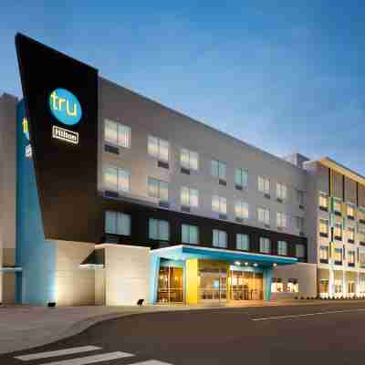 Tru by Hilton Cedar Rapids Westdale Hotel Exterior