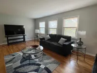 Charming 2-bedroom apt with AC and WiFi in lovely Mamaroneck