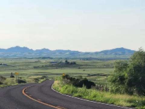 Luxury hilltop home with great views in the heart of wine country