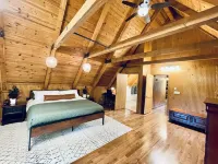 New Listing! Lakefront Cabin | Lake Norman | Sleeps 10 | Large Deck | Kayaks!