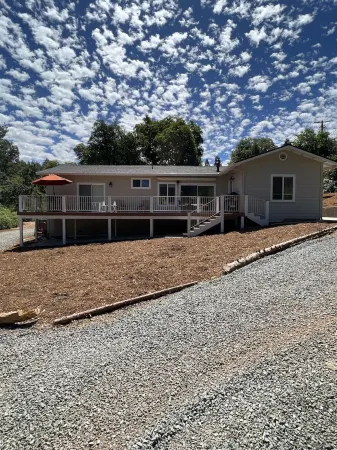 Rural home wheelchair accessible, pet friendly close to River & lake & I-80.