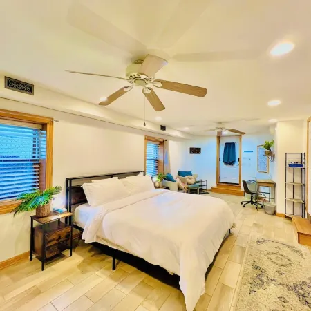 Stay in comfort and style! Encore Private Suite + Free parking! Close to Boston!