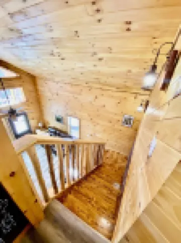 Secluded 3 bedroom Log Cabin Kid Friendly In Logan Ohio in Hocking Hills Hot Tub