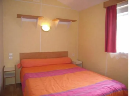 Mobil-home sur Terrain Privé au Calme Отели в г. Плобаналек-Лескониль