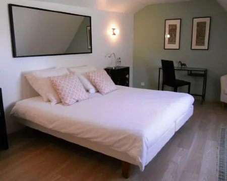 La Maison de l'Aber, at the edge of Aber Wrach, sea view Hoteles en Landéda