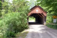 Country Home next to Blow-Me-Down Covered Bridge in the Old Cornish Art Colony!